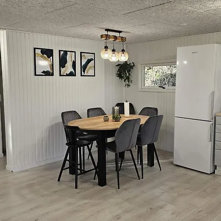 Family-friendly Near The Coast Ferienhaus Tirsbaek